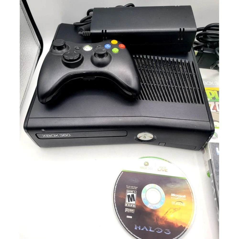 Microsoft Xbox 360 Slim S 1439Console Wireless Controller 4GB 3 GAMES BUNDLE